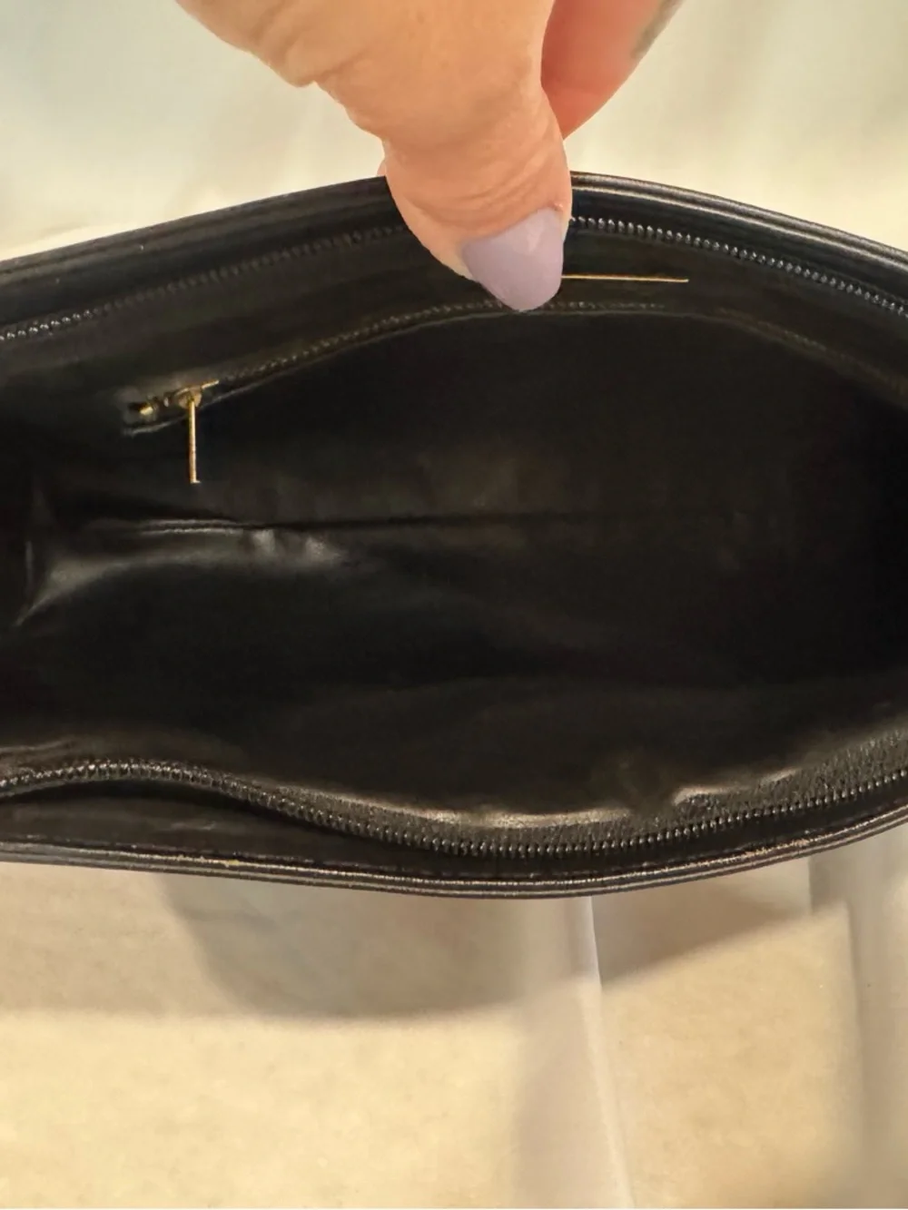 Authentic Vintage Valentino Black Leather Toiletry Bag with Gold V Accent - Picture 9 of 15